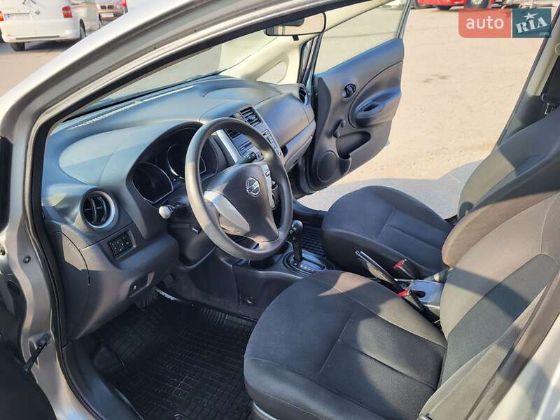 Седан Nissan Versa 2014 в Хмельницькому