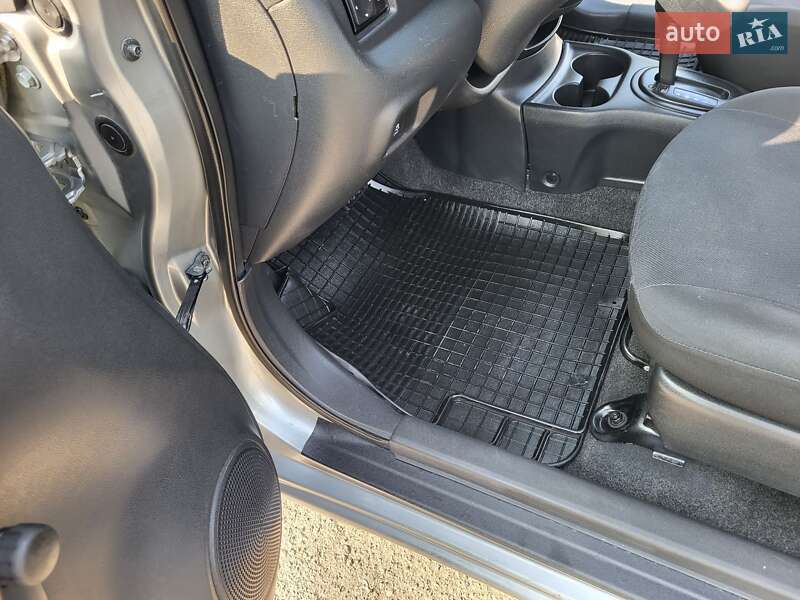 Седан Nissan Versa 2014 в Хмельницькому