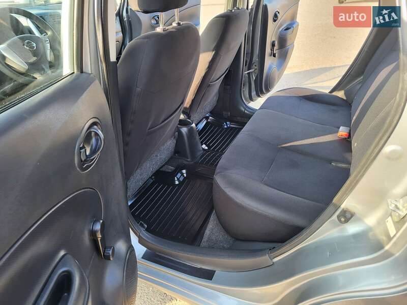 Седан Nissan Versa 2014 в Хмельницькому