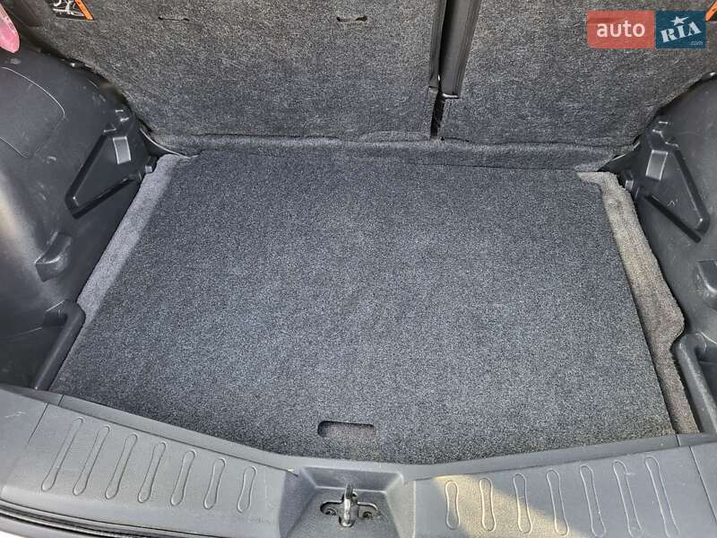 Седан Nissan Versa 2014 в Хмельницькому