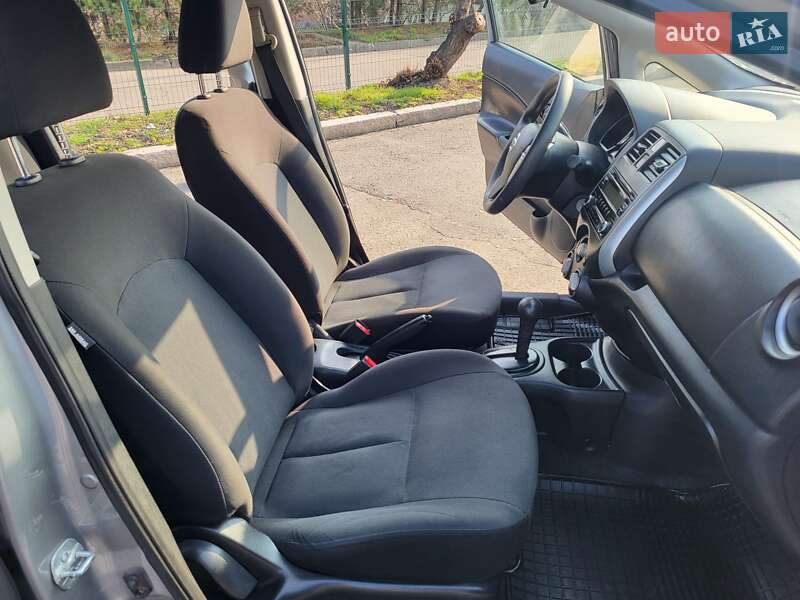 Седан Nissan Versa 2014 в Хмельницькому