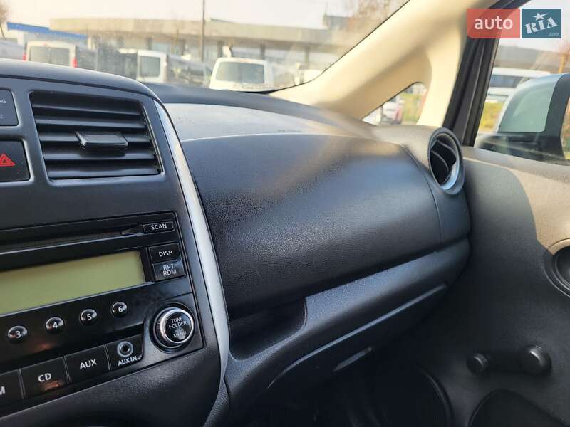 Седан Nissan Versa 2014 в Хмельницькому