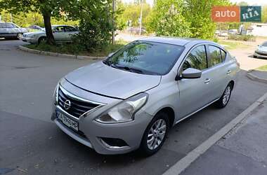 Седан Nissan Versa 2017 в Києві
