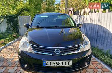 Седан Nissan Versa 2012 в Ирпене