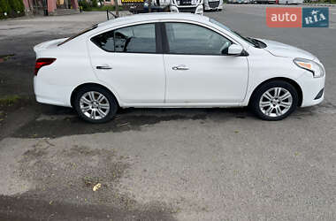 Седан Nissan Versa 2016 в 