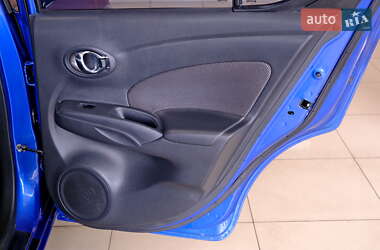Седан Nissan Versa 2016 в 