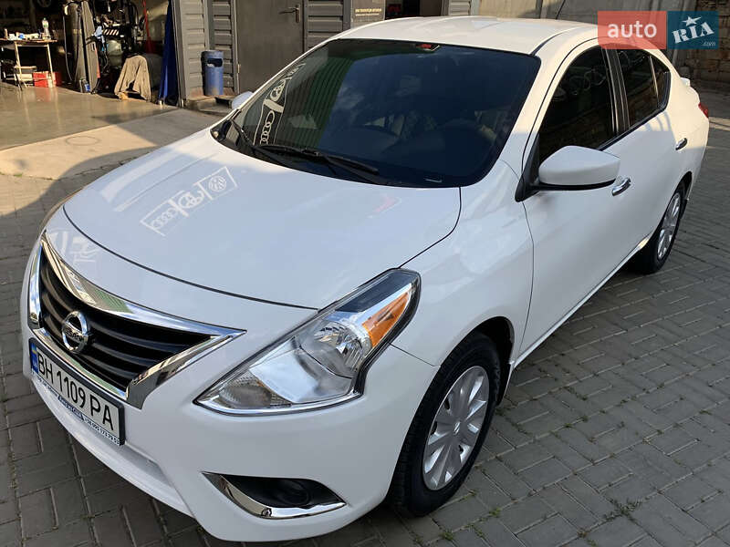 Седан Nissan Versa 2016 в Одесі