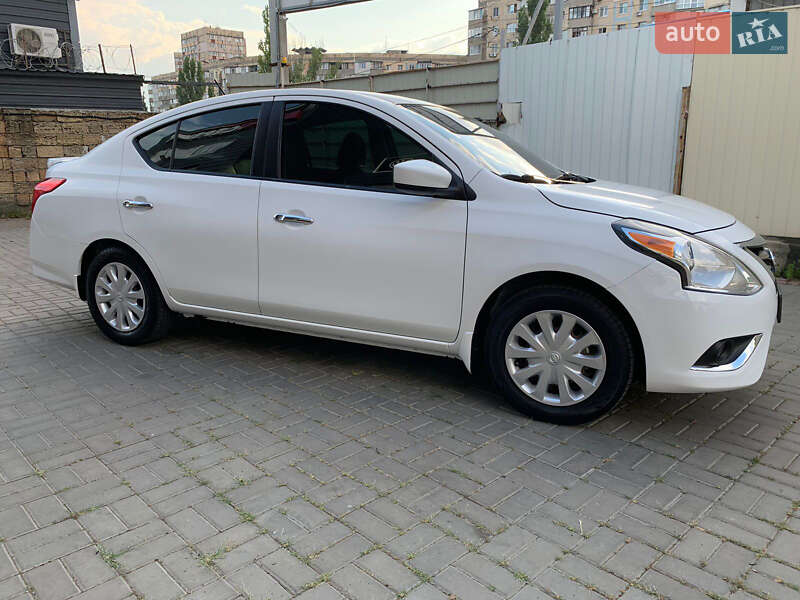 Седан Nissan Versa 2016 в Одесі