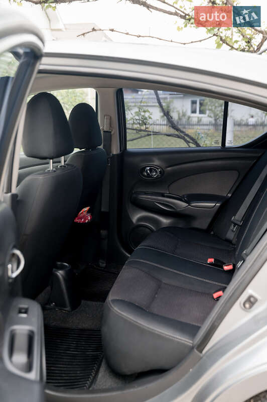 Седан Nissan Versa 2014 в Ивано-Франковске