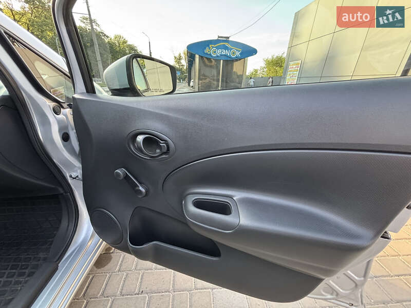 Седан Nissan Versa 2016 в Дніпрі фото 19 Седан Nissan Versa 2016 в Дніпрі