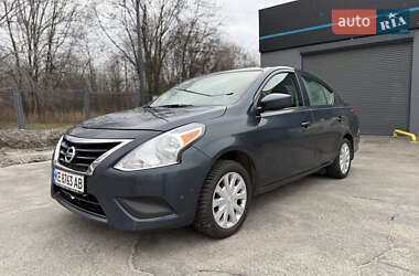 Седан Nissan Versa 2017 в Днепре