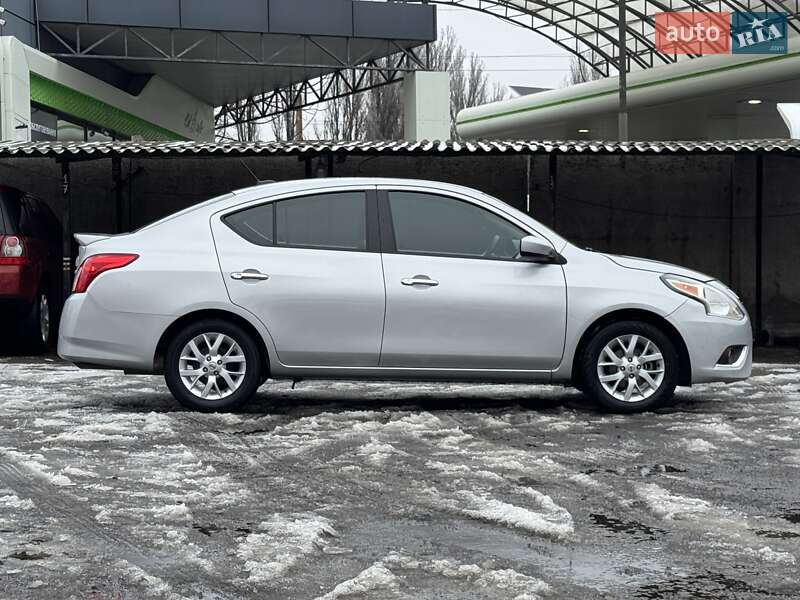 Седан Nissan Versa 2018 в Одесі