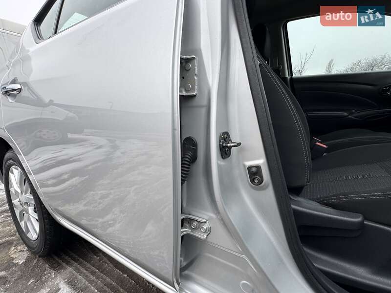 Седан Nissan Versa 2018 в Одесі