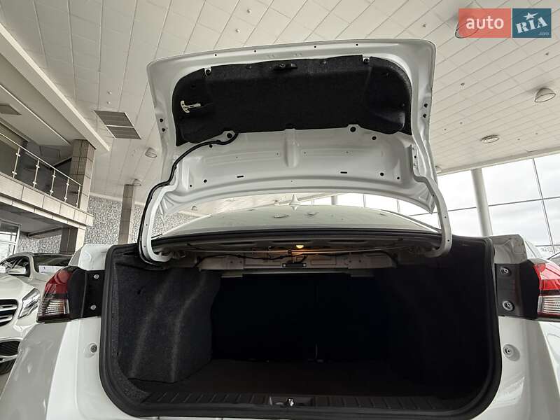 Седан Nissan Versa 2022 в Одессе