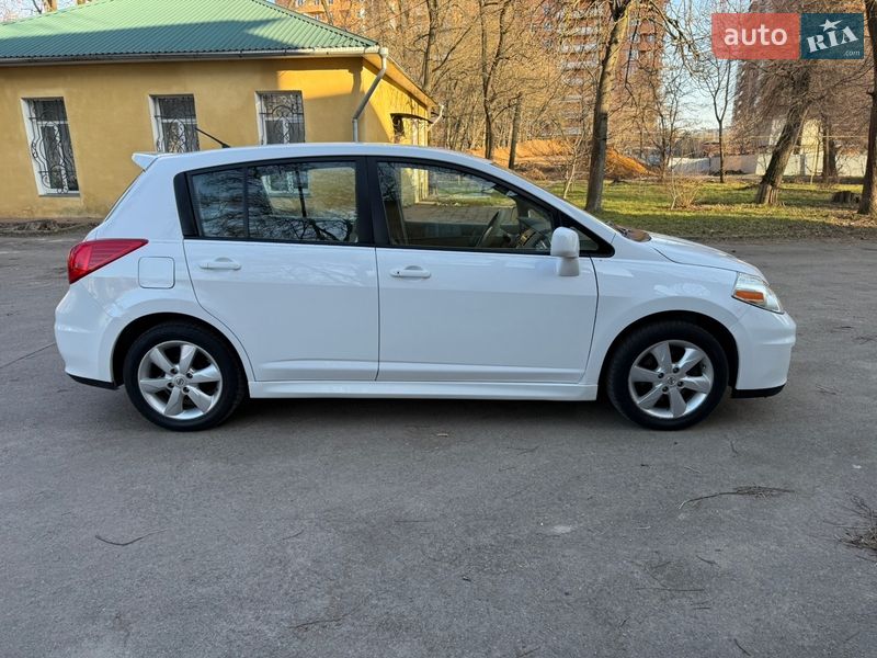 Хэтчбек Nissan Versa 2010 в Одессе