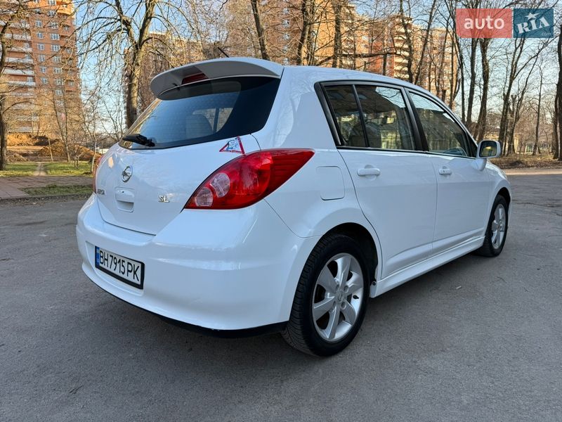 Хэтчбек Nissan Versa 2010 в Одессе