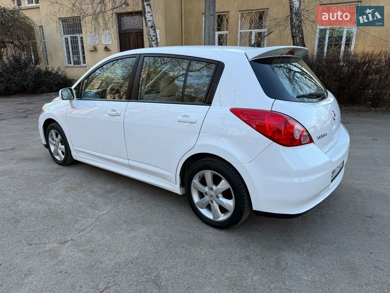 Хэтчбек Nissan Versa 2010 в Одессе
