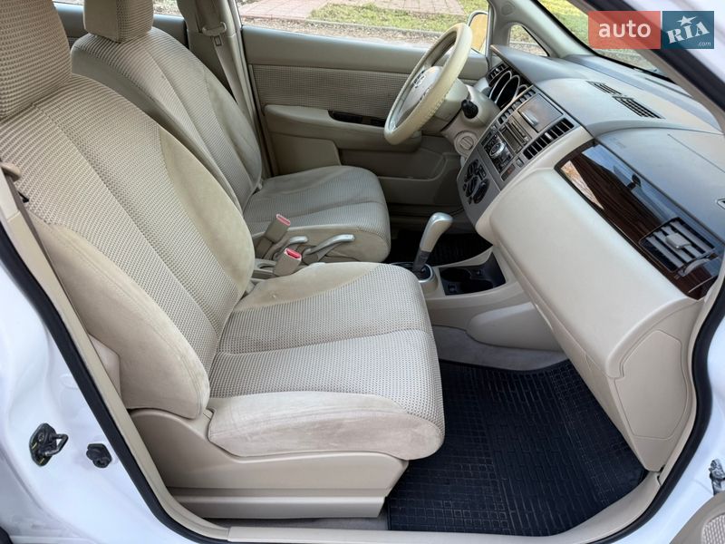 Хэтчбек Nissan Versa 2010 в Одессе