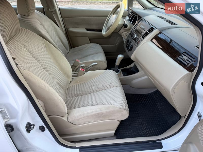 Хэтчбек Nissan Versa 2010 в Одессе