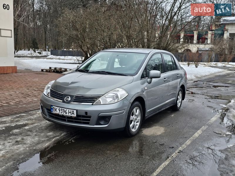 Седан Nissan Versa 2007 в Києві