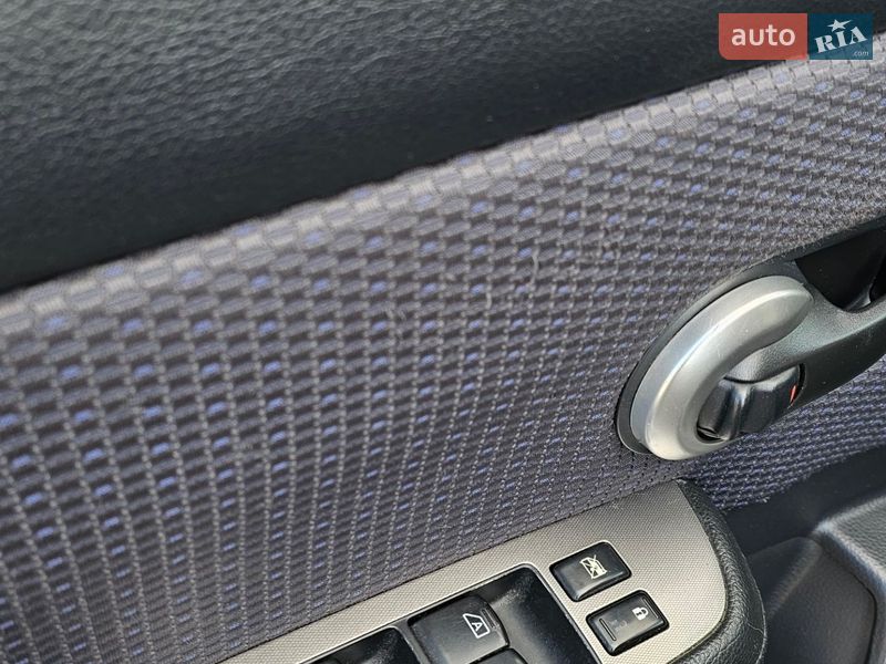 Седан Nissan Versa 2007 в Киеве фото 29 Седан Nissan Versa 2007 в Киеве