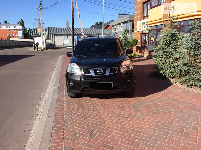 Позашляховик / Кросовер Nissan X-Trail 2011 в Вишневому фото 8 Позашляховик / Кросовер Nissan X-Trail 2011 в Вишневому