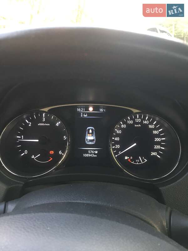 Позашляховик / Кросовер Nissan X-Trail 2015 в Полтаві