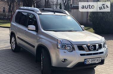 Позашляховик / Кросовер Nissan X-Trail 2012 в 