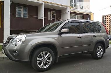 Позашляховик / Кросовер Nissan X-Trail 2012 в 