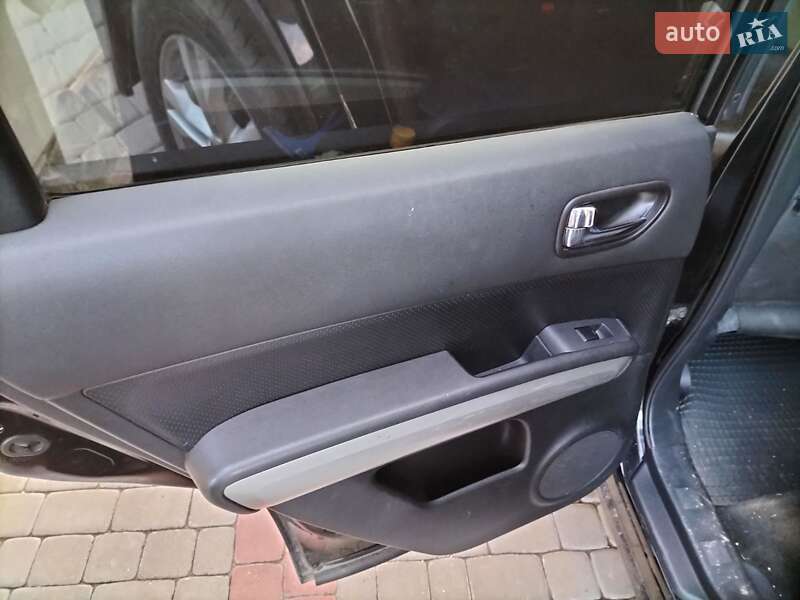 Позашляховик / Кросовер Nissan X-Trail 2011 в Млиніві