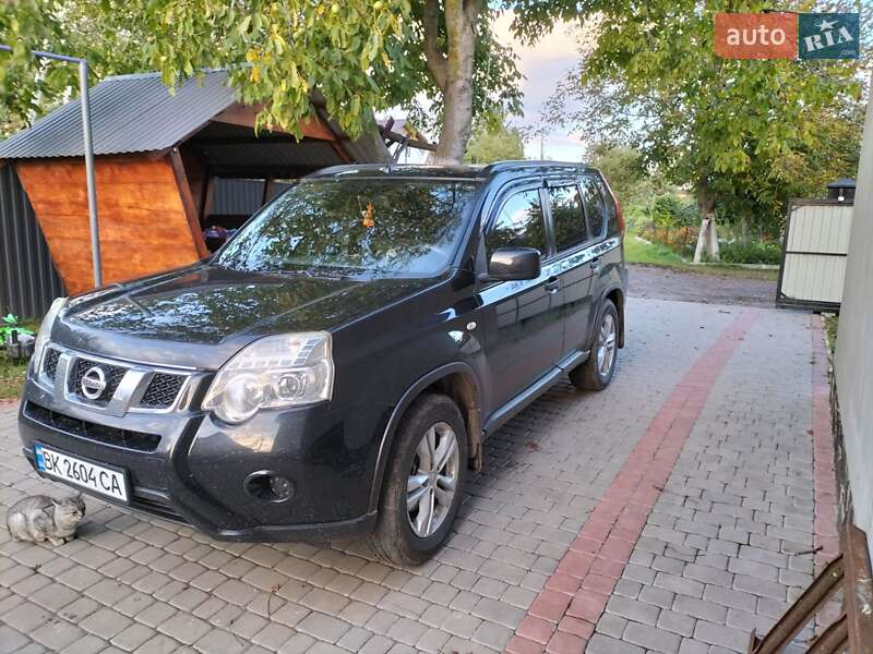 Позашляховик / Кросовер Nissan X-Trail 2011 в Млиніві