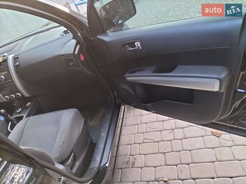 Позашляховик / Кросовер Nissan X-Trail 2011 в Млиніві