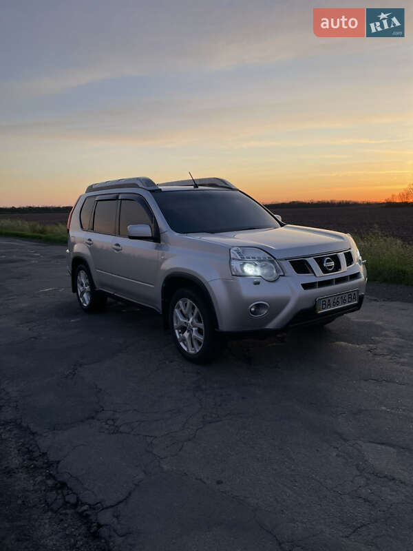 Позашляховик / Кросовер Nissan X-Trail 2012 в Новоархангельську