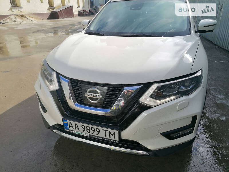 Внедорожник / Кроссовер Nissan X-Trail 2017 в 