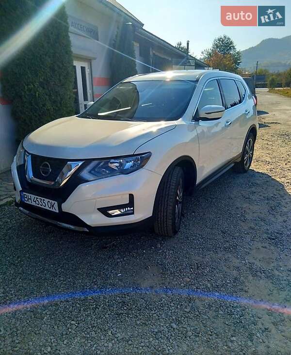 Внедорожник / Кроссовер Nissan X-Trail 2017 в Косове