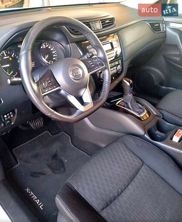 Внедорожник / Кроссовер Nissan X-Trail 2017 в Косове