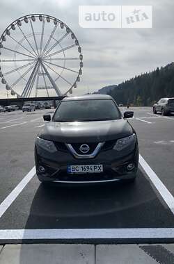 Позашляховик / Кросовер Nissan X-Trail 2015 в Старому Самборі