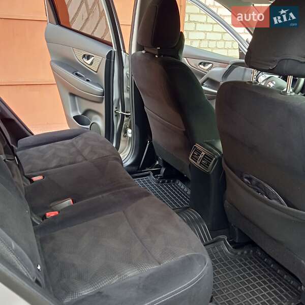 Позашляховик / Кросовер Nissan X-Trail 2017 в Первомайську