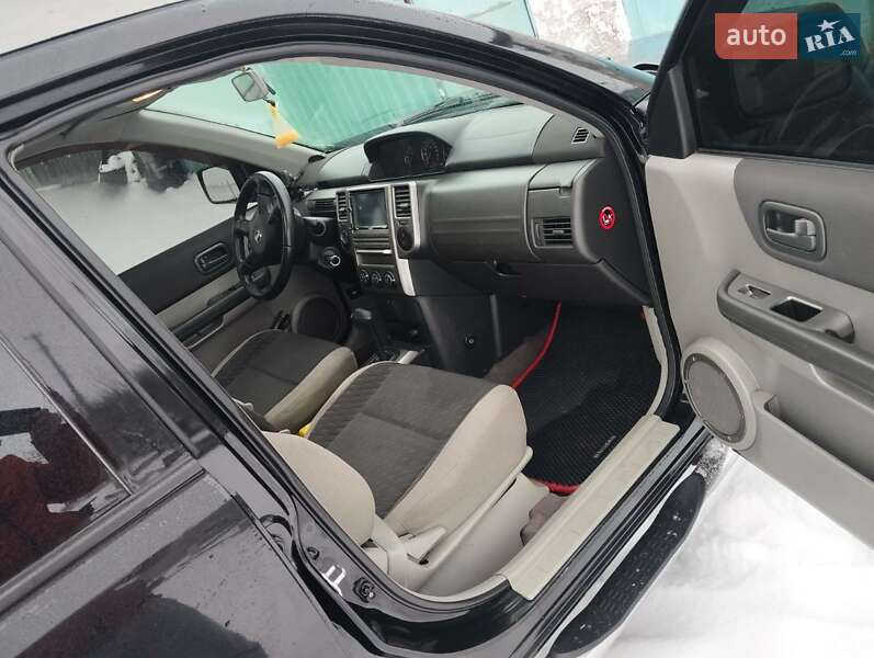 Внедорожник / Кроссовер Nissan X-Trail 2004 в Сахновщине