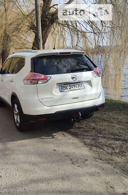 Внедорожник / Кроссовер Nissan X-Trail 2016 в Млинове