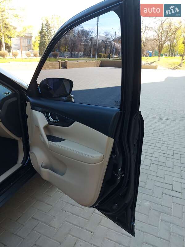 Внедорожник / Кроссовер Nissan X-Trail 2016 в Львове