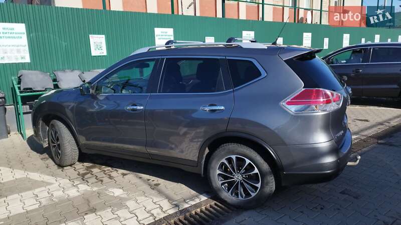 Позашляховик / Кросовер Nissan X-Trail 2016 в Чернівцях