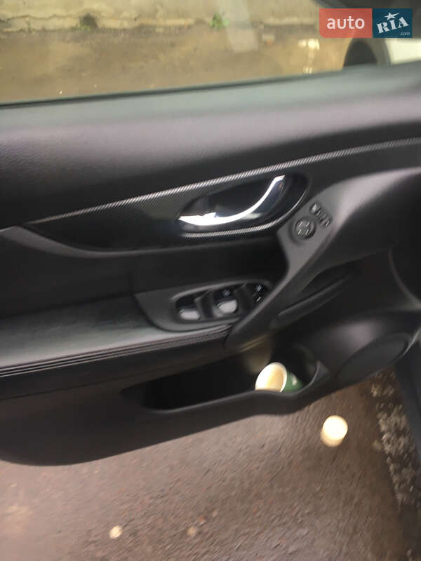 Внедорожник / Кроссовер Nissan X-Trail 2014 в Ровно