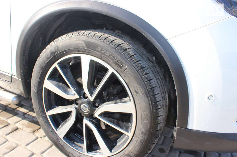 Позашляховик / Кросовер Nissan X-Trail 2015 в Дунаївцях