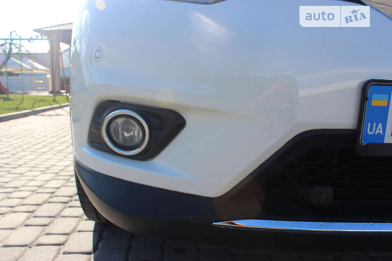 Позашляховик / Кросовер Nissan X-Trail 2015 в Дунаївцях