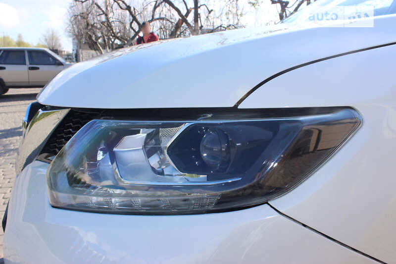 Позашляховик / Кросовер Nissan X-Trail 2015 в Дунаївцях