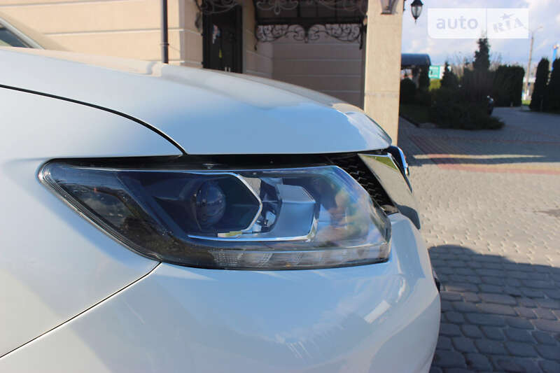 Позашляховик / Кросовер Nissan X-Trail 2015 в Дунаївцях