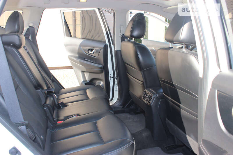 Позашляховик / Кросовер Nissan X-Trail 2015 в Дунаївцях