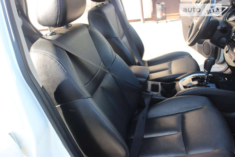 Позашляховик / Кросовер Nissan X-Trail 2015 в Дунаївцях