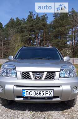 Внедорожник / Кроссовер Nissan X-Trail 2004 в Новояворовске